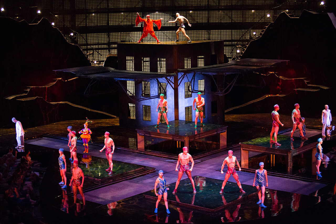 Cirque du Soleil's La Nouba performs LIVE stunt with Experience